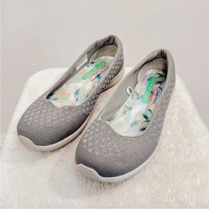 🎅 3/$15 SALE Skechers Women's Memory Foam Gray Slip-On Shoes - Size 7